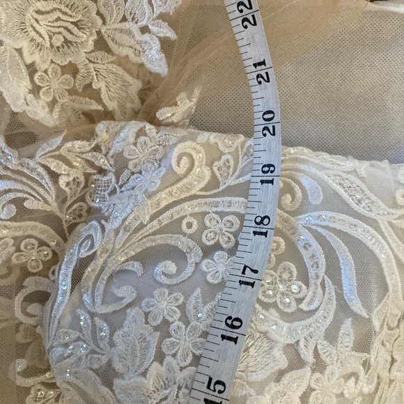 UNIQUE HIGH-LOW BRIDAL DRESS:14/16: - Picture 9 of 16